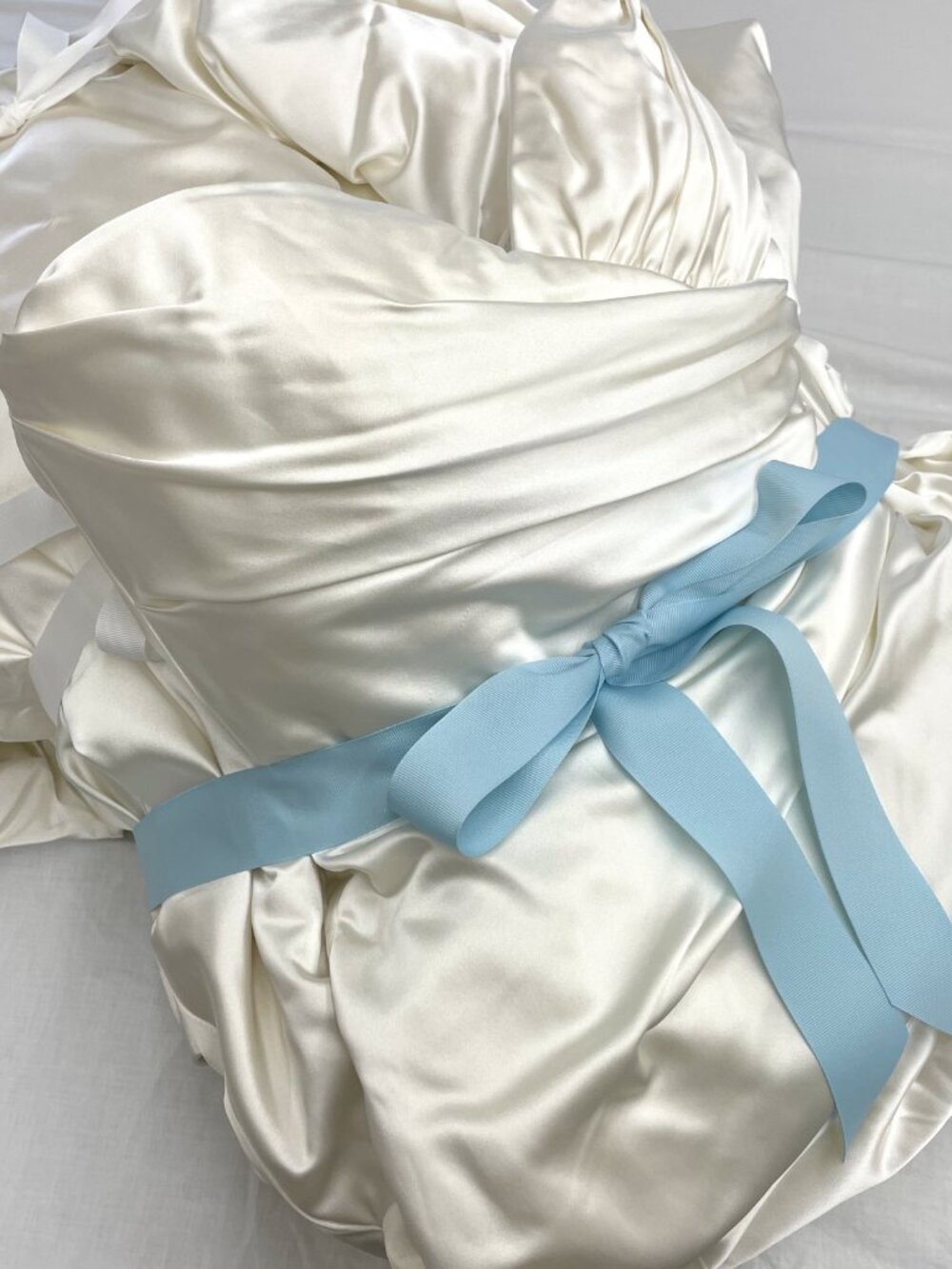 Jim Hjelm Satin Bubble Hem Couture Wedding Gown - Picture 12 of 13